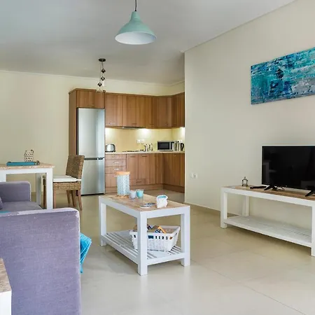 Lilly, With Communal Pool, 10 Meters From Sea Sami (Kefalonia)