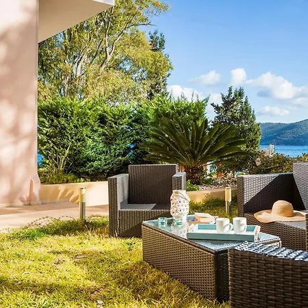 Lilly, With Communal Pool, 10 Meters From Sea Apartment *