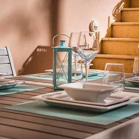 Lilly, With Communal Pool, 10 Meters From Sea *