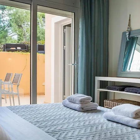 Lilly, With Communal Pool, 10 Meters From Sea Számi