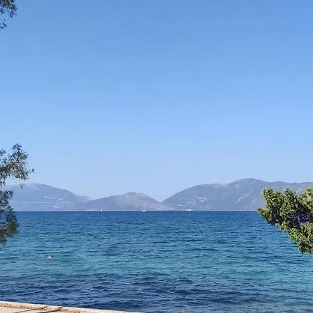 Lilly, With Communal Pool, 10 Meters From Sea Apartman *