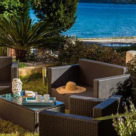 Lilly, With Communal Pool, 10 Meters From Sea Apartmán Sami (Kefalonia)