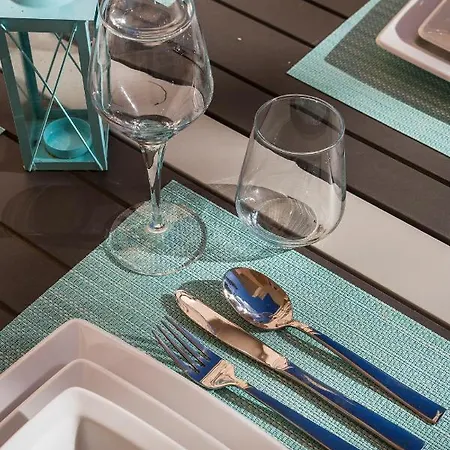 Apartman Lilly, With Communal Pool, 10 Meters From Sea Számi