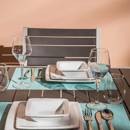 Apartman Lilly, With Communal Pool, 10 Meters From Sea Számi