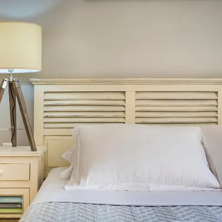 Lilly, With Communal Pool, 10 Meters From Sea *