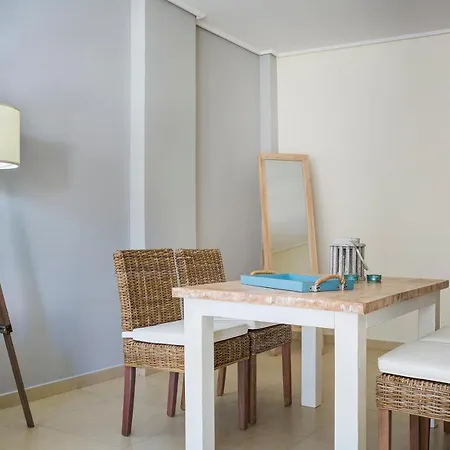 Apartman Lilly, With Communal Pool, 10 Meters From Sea