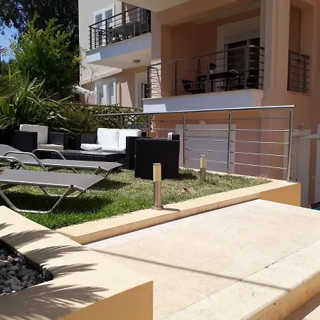 アパート Lilly, With Communal Pool, 10 Meters From Sea